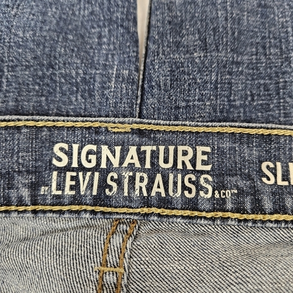 Signature Levi's Strauss Painted Dark Wash Denim Slim Straight Size 29x32 W41 - Picture 9 of 13